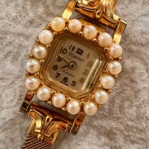 UNIQUE.  VINTAGE gold-tone wrist watch with pearls. Stunning!!!